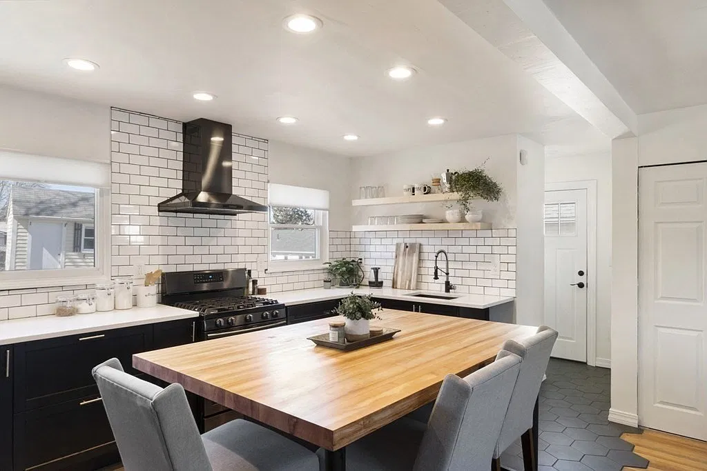 3 bed, 1.5 bath, 1152 sqft, $3,950 — Photo 1