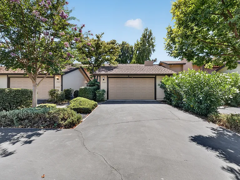 1985 Countrywood Ct — Photo 1