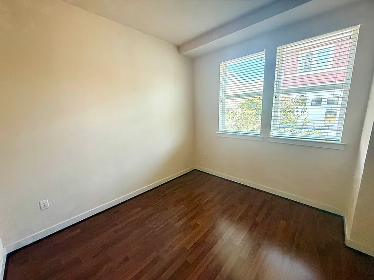 849 Frederick Cmns — Photo 9