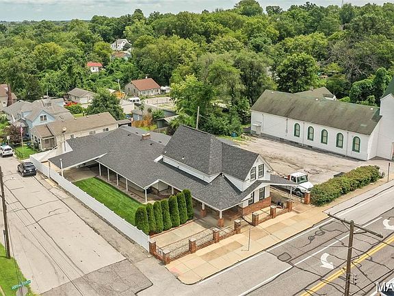 4th image of 437 Hoffmeister Ave
