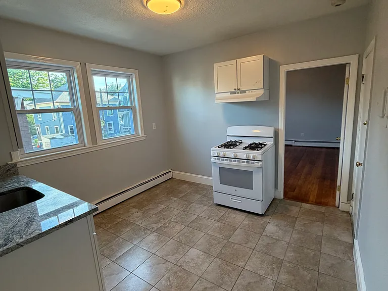 87 Webster St #4 — Photo 3