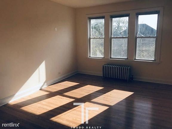 3rd image of 2625 N Spaulding Ave #1F