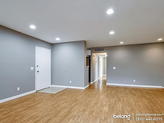 3rd image of 18350 Hatteras St APT 133