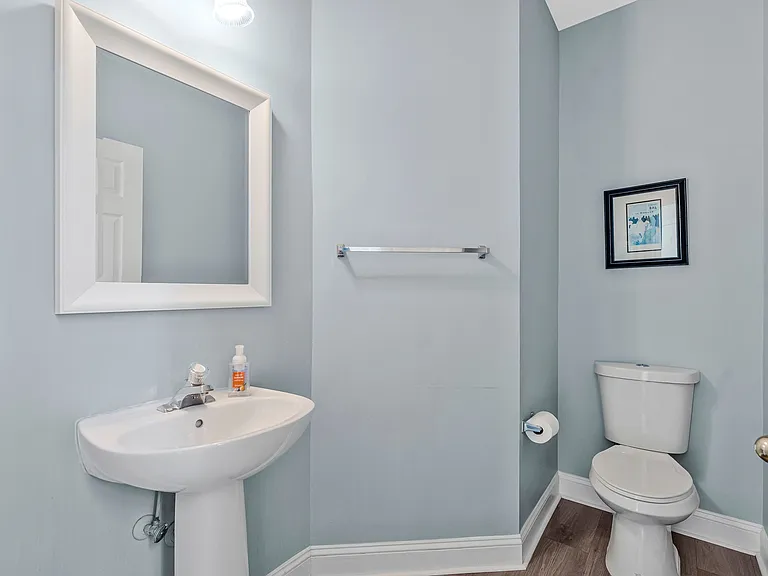 611 Curtin Pl SE — Photo 32