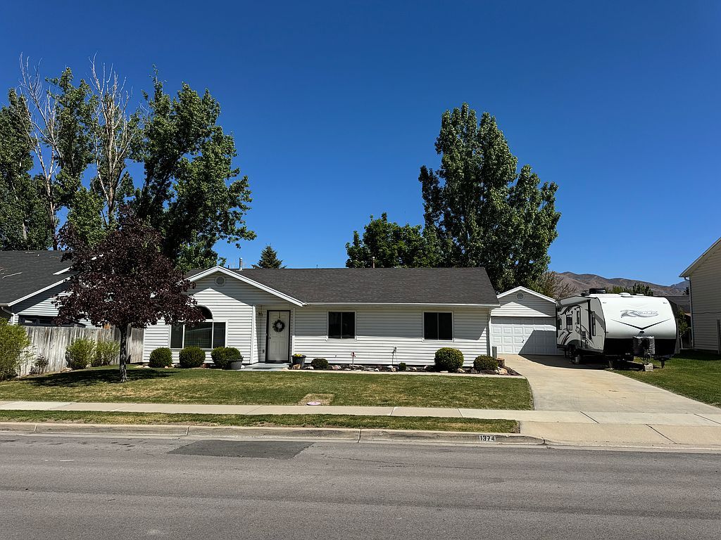 1374 W 1800th St N - Property Image