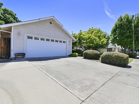 3rd image of 1225 Willow Creek Dr
