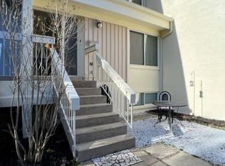 2400 Southgate Sq, Reston, VA 20191