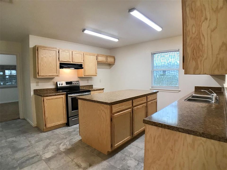 1st image of 305 Capricorn Dr