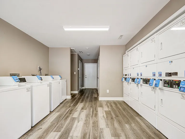 Lakewood I and II Apartment Homes — Photo 15