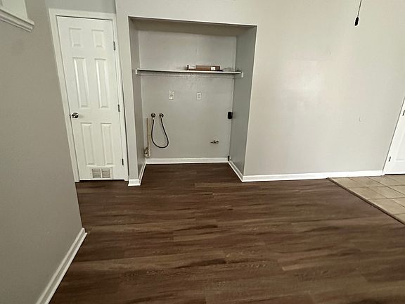 3rd image of 113 Nicolle Blvd