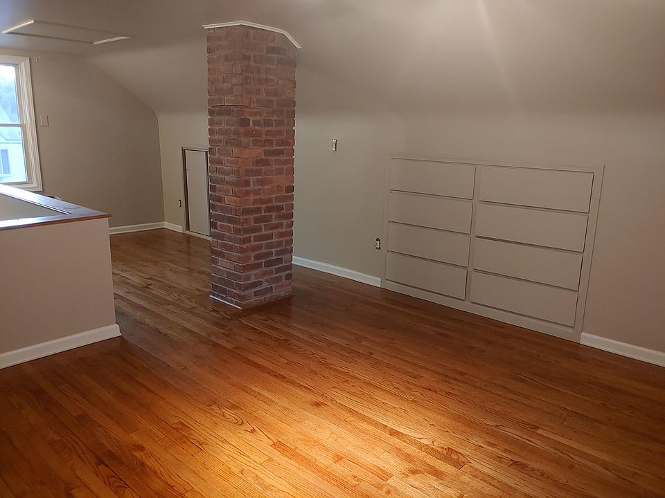1st image of 2200 E Farnum Ave
