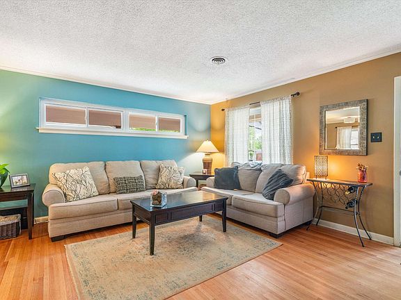4th image of 5033 Welchshire Ave