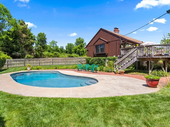 25 Laborde Road, Oxford, CT 06478