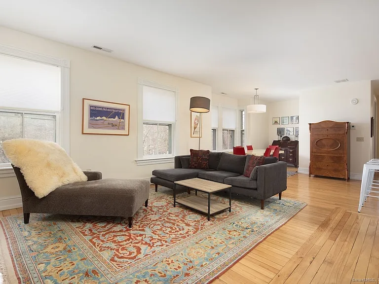 31 Sharon Rd #4 — Photo 2