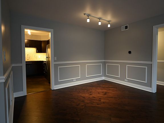 4th image of 2739 W Glenlake Ave APT 2W