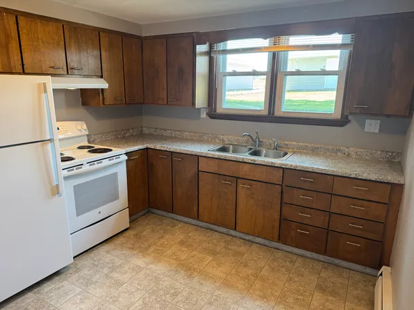 614 11th Ave SW APT 3, Valley City, ND 58072