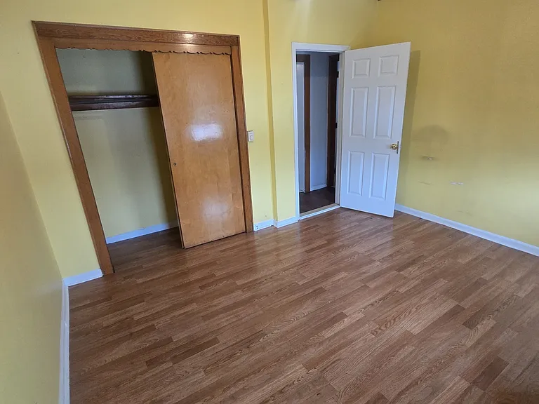 609 4th Ave #B — Photo 4