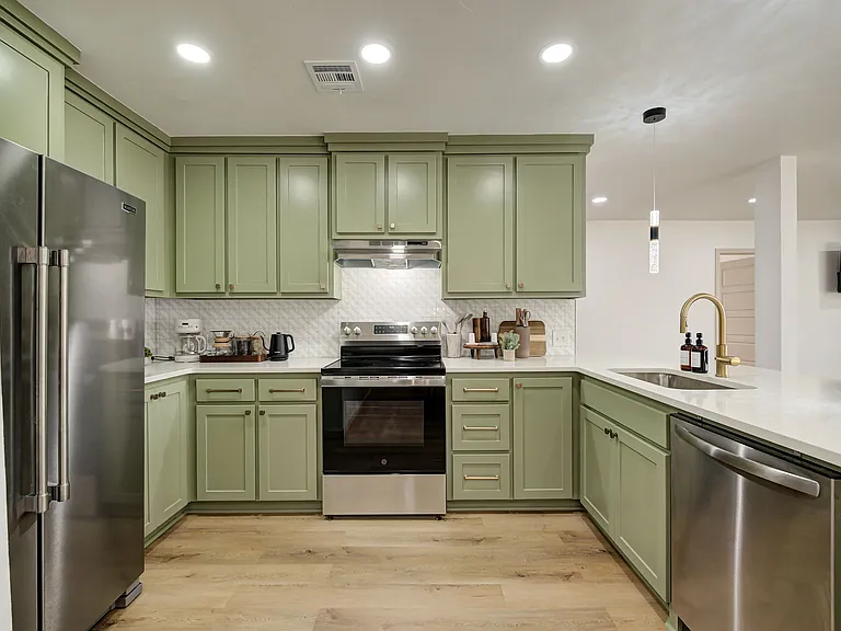 NW 43rd St — Photo 18