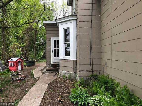 2nd image of 122 Case Ave