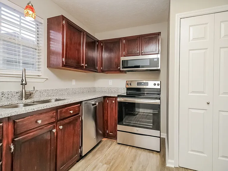 3920 Calumet Dr — Photo 7