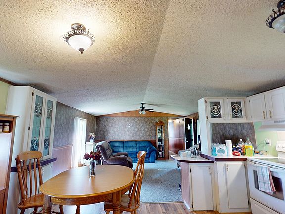 3rd image of 221 Silverhawk Rd