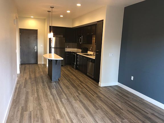 3rd image of 456 10th Ave #304