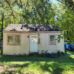 5820 Ash St, Chippewa lake, OH, 44215