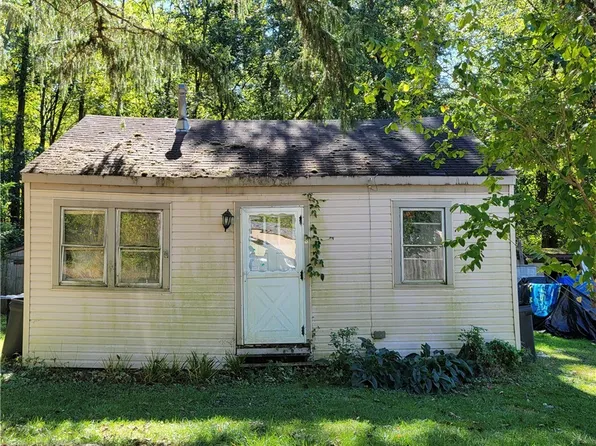 5820 Ash St, Chippewa Lake, OH 44215