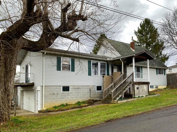 104 Sanger St, Oak Hill, WV 25901