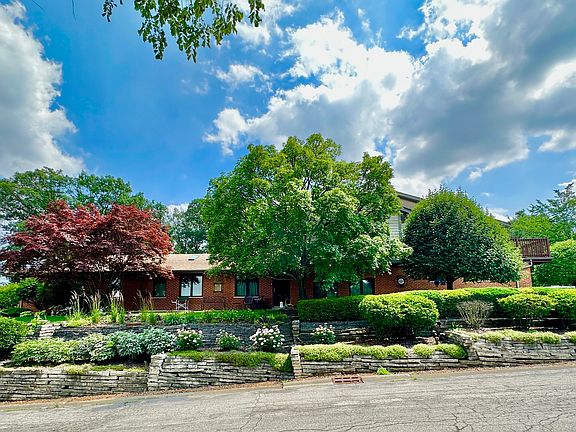 3rd image of 8831 W Parkview Ln