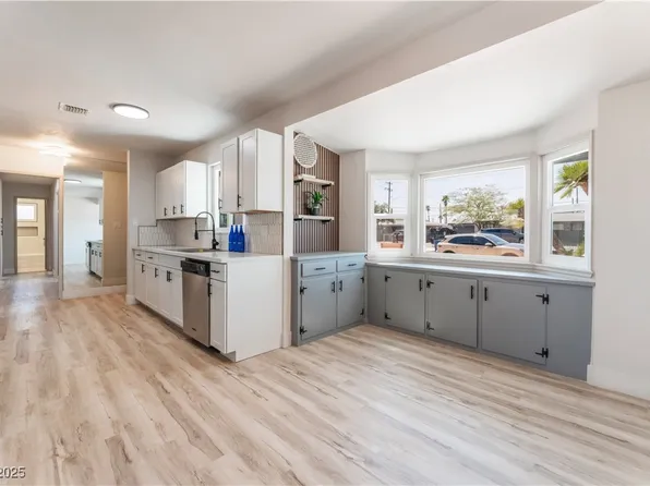 1202 Arrowhead Ave, Las Vegas, NV 89106