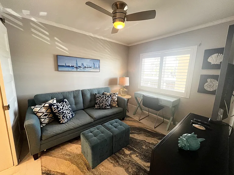 Bedroom/Den/Office with Workspace, Sofa Sleeper and Flat Screen TV