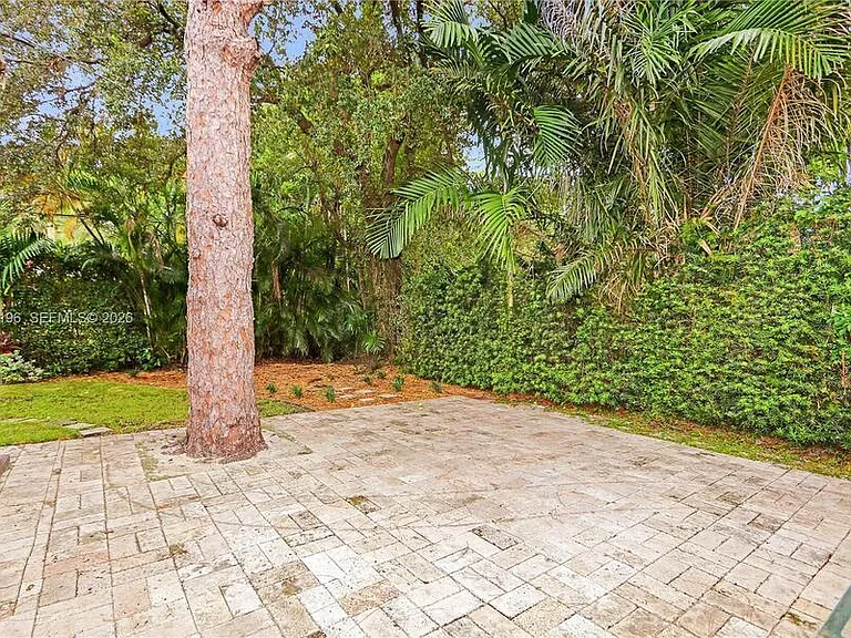 221 Camilo Ave — Photo 9