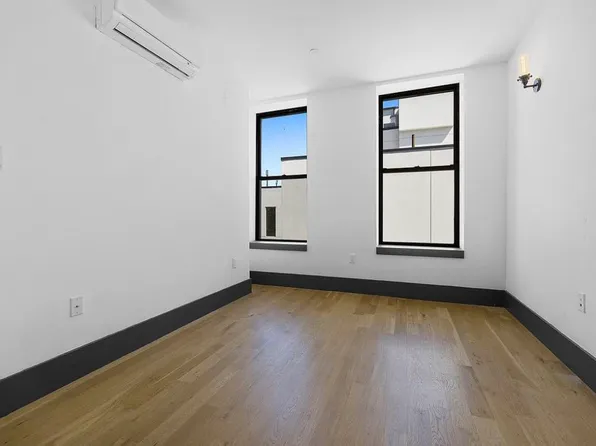 23 Menahan Street image 3 of 10