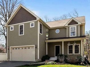 17 Marsh St, Hingham, MA 02043