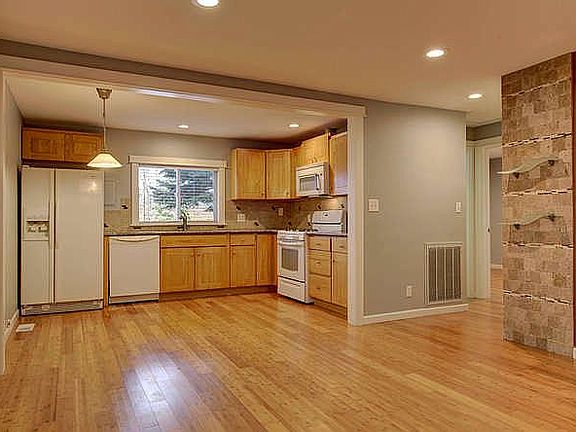 4th image of 2905 E 16th Pl APT D
