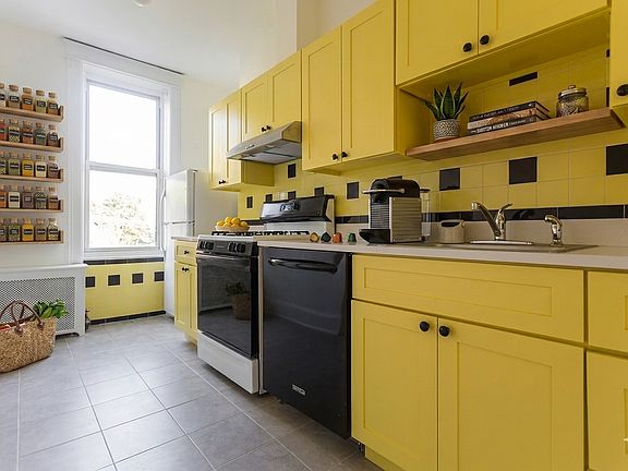 4th image of 66-67 Forest Ave #2