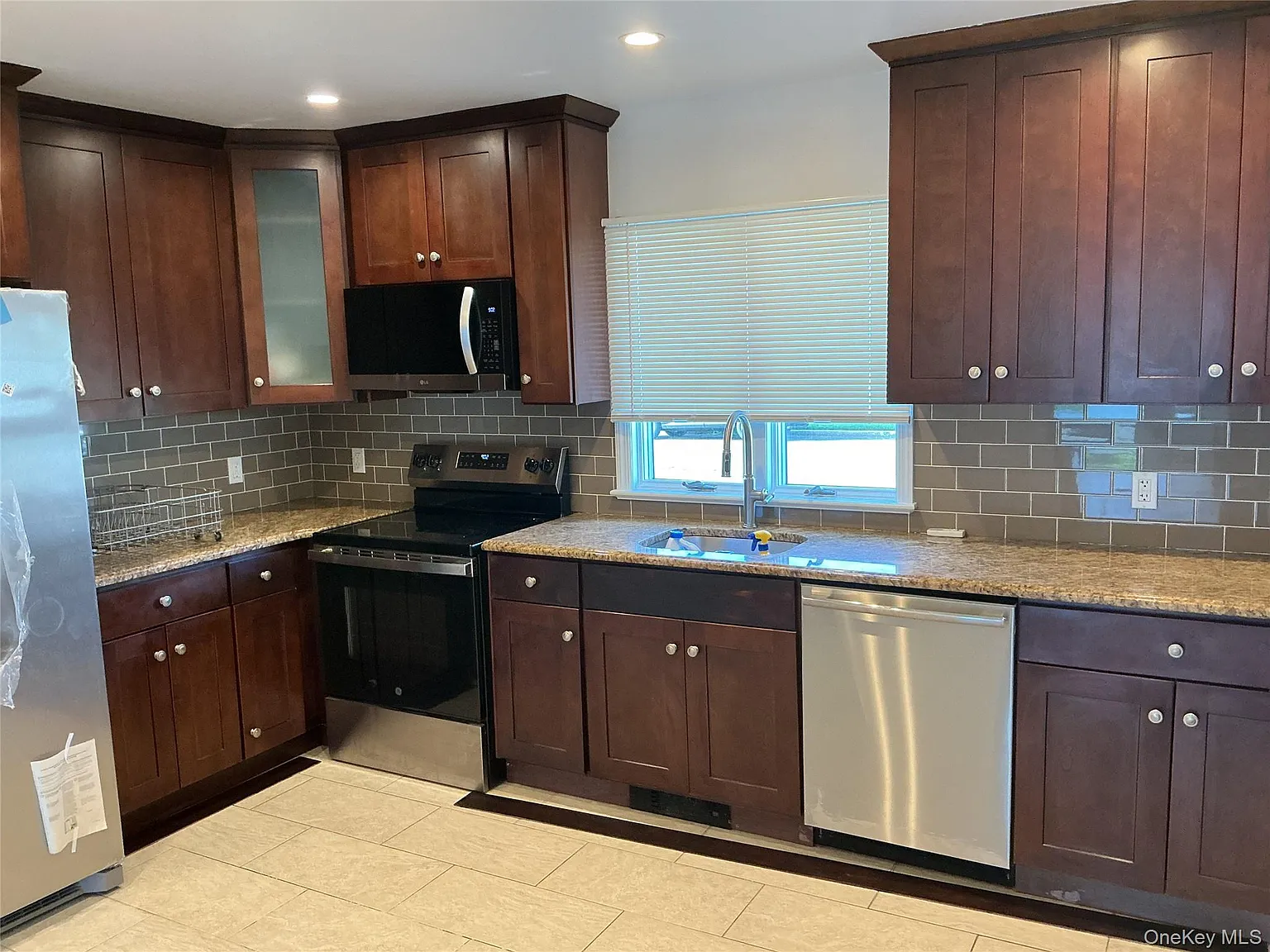 5 bed, 2.0 bath, 1945 sqft, $4,500 — Photo 3