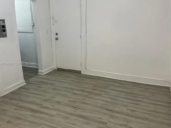 1552 SW 2nd St #3, Miami, FL 33135