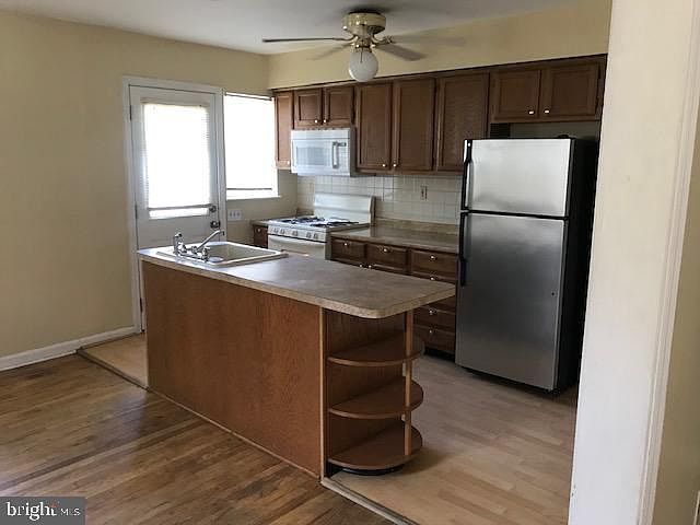 2nd image of 1722 Pin Oak Rd