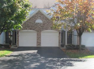 2884 Stonewater Dr, Naperville, IL 60564