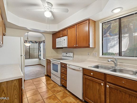 5th image of 16615 E GUNSIGHT Drive #107