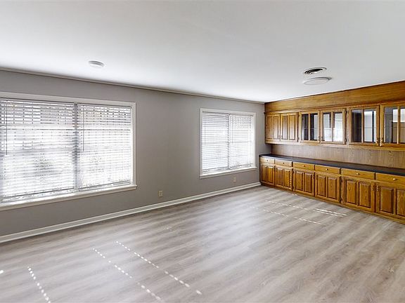 3rd image of 1206 W 40th St