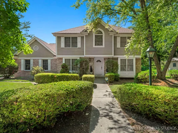 934 Woodside Dr, West Chicago, IL 60185