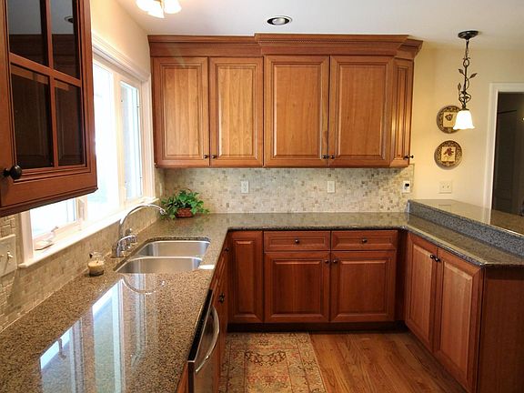4th image of 3140 Chatham Dr