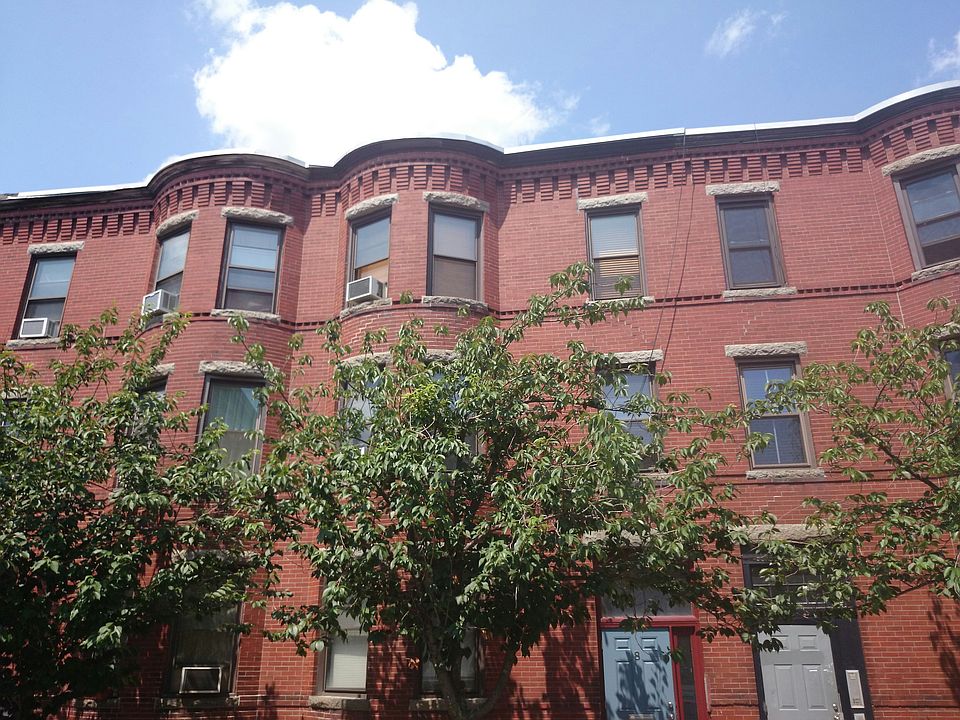 2nd image of 8 Saxton St #3