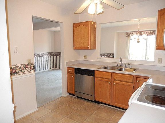5th image of 704 Stoneharbor Ln