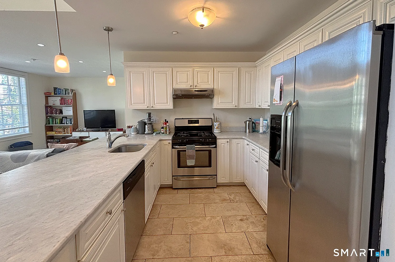 1 bed, 1.0 bath, 900 sqft, $4,000 — Photo 2