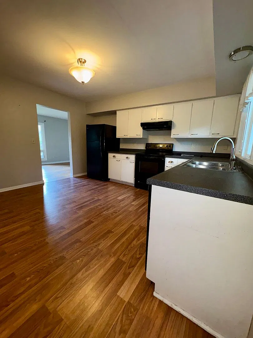 4 Bedroom 2 Bathroom House Available for Rent! — Photo 3