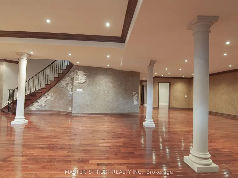 678 Saint Nicholas Ct — Photo 42
